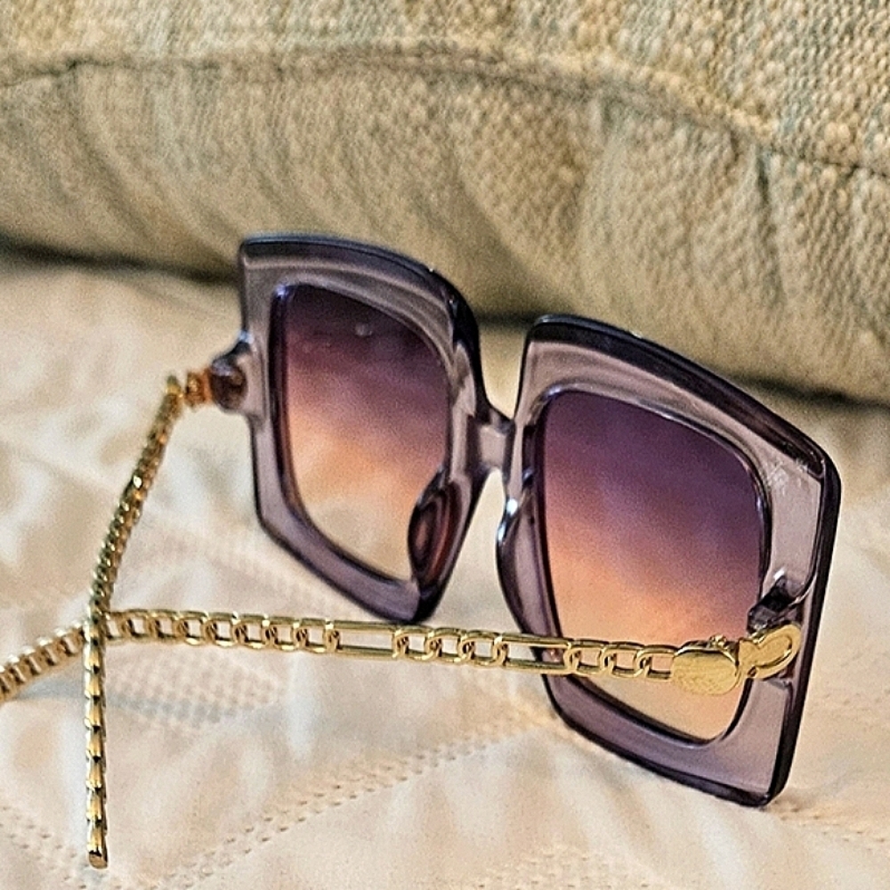🌟NWOT Oversized Vintage  Square Shaped  Sunglasses- Gradient Gray To Pink 🌟 - Picture 4 of 8